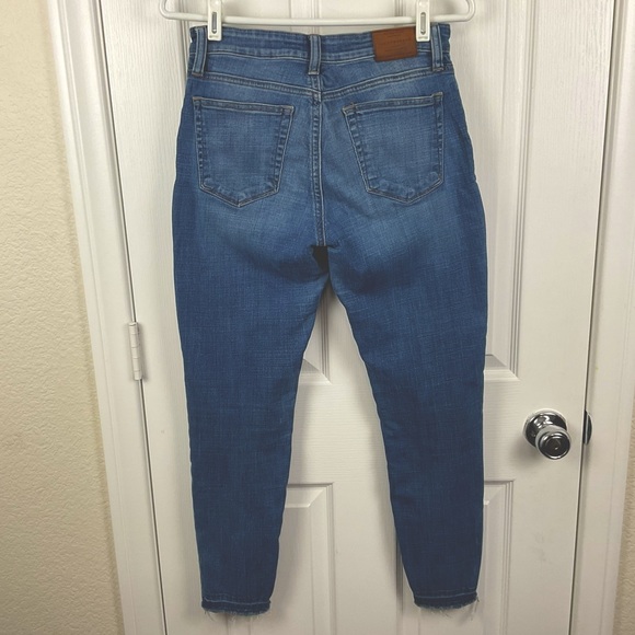 Pre-Owned Lucky Brand Ava Skinny Stone Washed Jeans with Frayed Cuffs, Size 4 - Picture 2 of 16